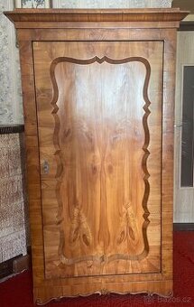 Starožitná skříň