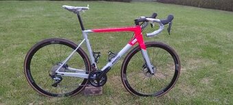 Nové, nejeté silniční, karbonové kolo švýcarské značky BIXS