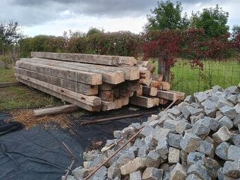 Prodám stropní trámy 150 let staré ručně tesané