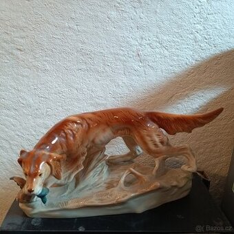 Socha psa s kachnou Royal Dux