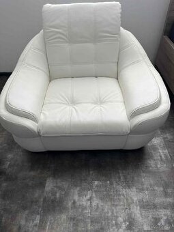 Koženkové křeslo zánovní