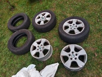 Sada zimních pneumatik Nokian 195/65 R15 na alu kolech Škoda