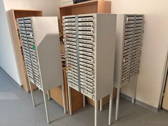 Registratura, plechové zásuvkové skříně