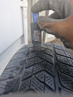 Zimní Pirelli 215/65 r17