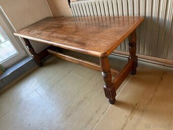 konferenční stolek