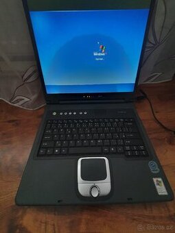 Starsi historicky Notebook s Celeronem