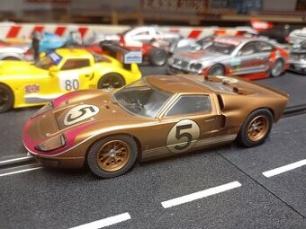 Autíčko na autodráhu Ford GT 40 výrobce Scalextric