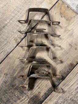 Predám držiaky na puklice Škoda 110r