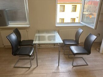 Jídelní stůl plu 4x židle