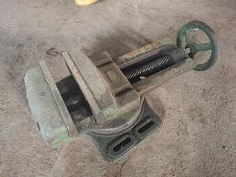 Strojní svěrák MTS TOS ROLICE 230.