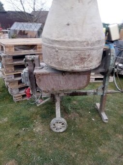 Stavební míchačka na beton