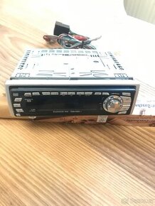 Autoradio s CD přehrávačem