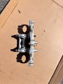 Horní brýle předních tlumičů z KTM duke 125 2011