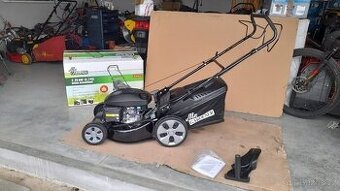 Nepoužitá benzínová sekačka s pojezdem Honda 46 cm