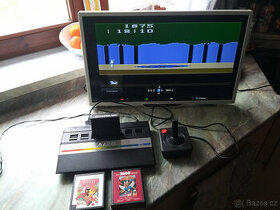Atari 2600 + 3 hry + Ovladac + Kabelaz