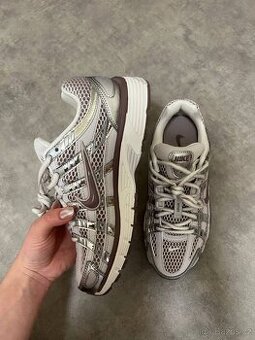 NIKE P6000
