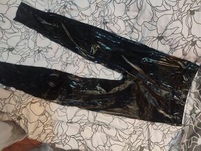 Sexy lesklé legíny Bershka vel 36