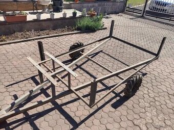 Přívěsný vozík