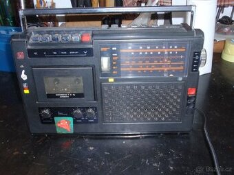 Retro radio s kazetákem (přehrávač)