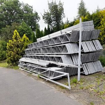 Vazníky, nosníky 12.6 m sedlovka