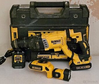 DeWALT DCH263 - Akumulátorové vrtací kladivo + svítilna