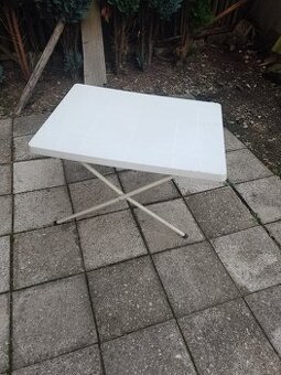 Prodám používaný skládací zahradní stolek za 150 Kč