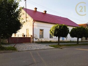 RD Předhradí, CP 489 m2, dvůr, dvougenerační, podkroví, k...