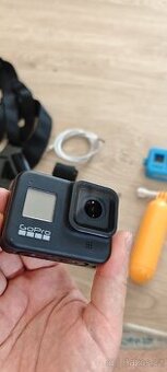 Go pro hero 8, příslušenství, podvodní kopule, 64 gb
