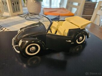 1:18 Volkswagen Brouk Solido černý