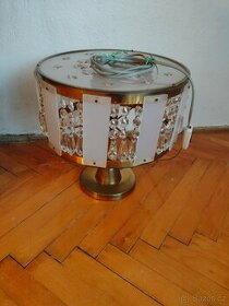 Stolní lampa vyráběná Sklárnou Nový Bydžov.