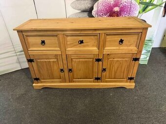 Pěkná komoda masiv se šuplíky