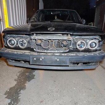 BMW E32 730i - náhradní díly