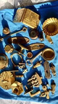 Konvolut pěkných mosazných drobností