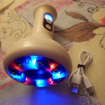 Masážní přstroj.