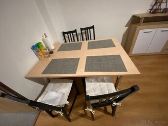 Jídelní stůl+ 4 židle