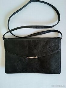 Černá kabelka přes rameno