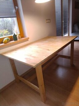 Prodám rozkládací jídelní stůl