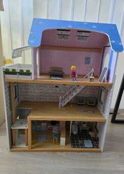 Dřevěný domeček pro panenky