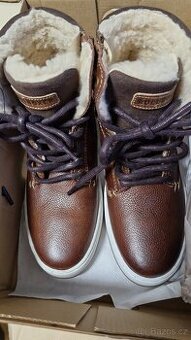 Nové kožené zimní boty Bullboxer 35
