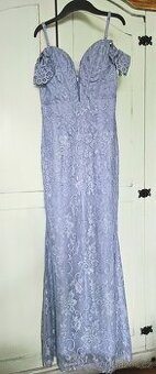 Světle modré krajkové šaty s kamínky, vel. M
