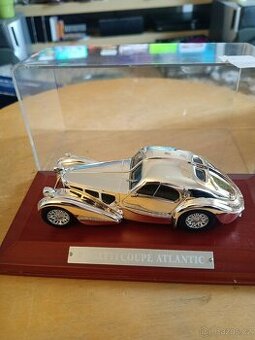 Sběratelské autíčka Bugatti a BMW 1