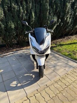 Honda PCX 125 – r. v. 2022 | Candy White | 10 400 km