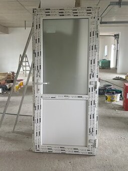 Nové plastové dveře