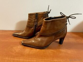 Kotníkové kozačky kožené BAŤA/vel. 37