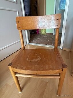 Dětská dřevěná židlička