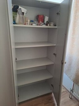 Skříň uzamykatelná (.kvalitní kancelářská skříň nezničitelný