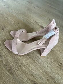 Damske sandale na podpatku
