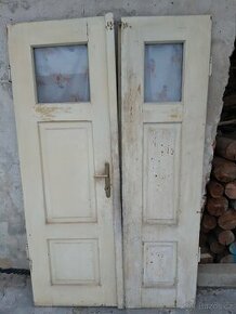 Dveře dřevěné dvoukřídlé staré prosklené 116x193