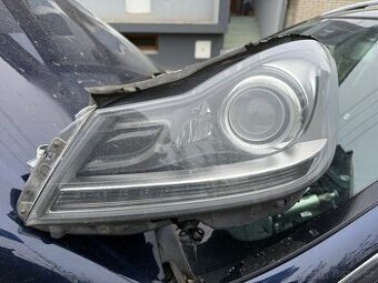 Dvě levé přední světla Mercedes w204 předfacelift / facelift