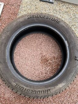 Pneu Bridgestone 235/55/18